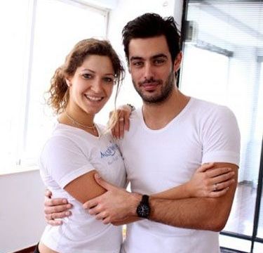 O Κώστας Μαρτάκης μιλάει στο Queen.gr για το φλερτ με την παρτενέρ του και τα πειράγματα της Ζέτας Μακρυπούλια και τη σχέση του με τον Ηλία Ψινάκη