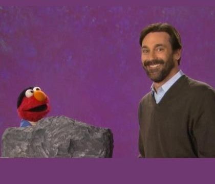 Jon Hamm: Τι σχέση έχει ο Don Draper με τον Elmo;