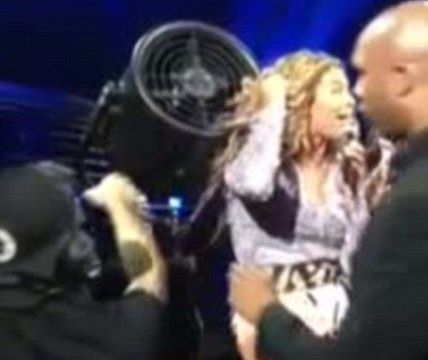 Δείτε την απίστευτη μάχη της Beyonce με έναν... ανεμιστήρα! (video)