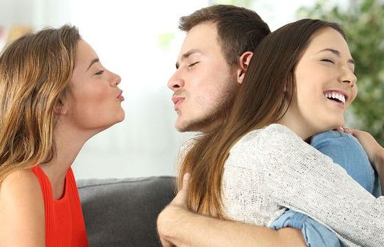 Νέα έρευνα! Οι 9 κυριότεροι λόγοι που απατούν άντρες και γυναίκες