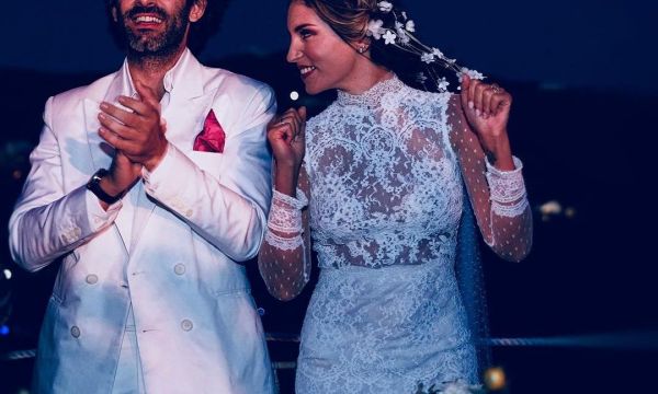 Αυτή είναι η μόνη φωτογραφία που δεν έχεις δει από τον γάμο της Αθηνάς Οικονομάκου