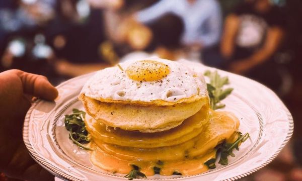 Πώς θα φτιάξεις εύκολα τα πιο νόστιμα αλμυρά pancakes στο σπίτι