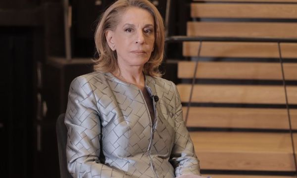Metallics lovers: Η Όλγα Τρέμη φόρεσε το silver σακάκι της με τον πιο σοφιστικέ τρόπο