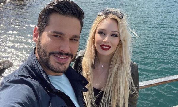 Ο Φοίβος Παπαδάκης αντάλλαξε διαδικτυακούς όρκους αιώνιας πίστης