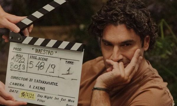 Το artistic σπίτι του Χριστόφορου Παπακαλιάτη μοιάζει βγαλμένο από ταινία του σινεμά