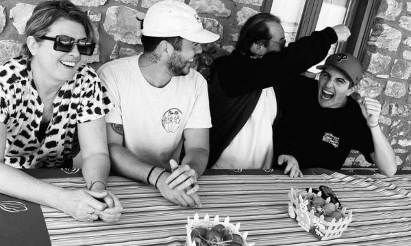 Στο κάτω κάτω της γραφής Γιάννης Πάριος και Σοφία Αλιμπέρτη έχουν τα παιδιά τους πάνω από όλα