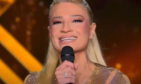 The Voice: Γυναίκα σηκώνει το χρυσό, στα χρυσά και με αέρα Χόλιγουντ Φαίη Σκορδά και Έλενα Παπαρίζου