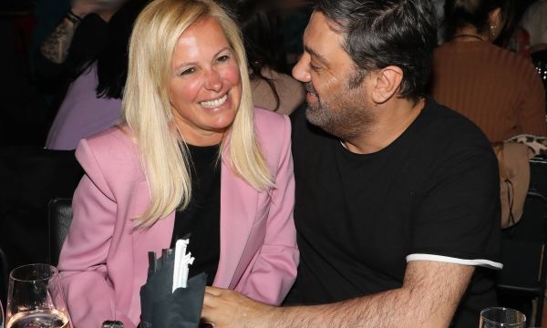 Γιώργος & Βίλλυ Θεοφάνους έχουν το πιο in σπίτι με πιάνο στο οποίο θα πεις «Ένα τραγούδι ακόμα»