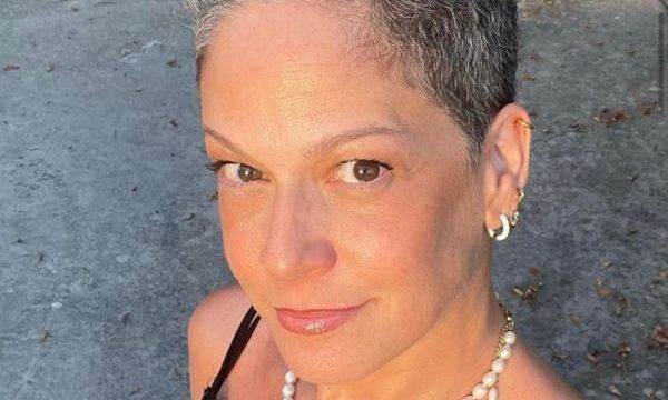 Πιο κοντά, πιο λευκά: Η Ρέα Τουτουνζή διδάσκει αυτοπεποίθηση και όλοι είπαν το αυτονόητο