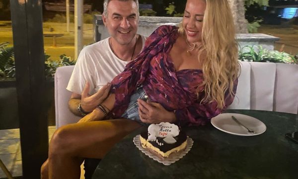 Γωγώ Μαστροκώστα-Τραϊανός Δέλλας: Ο γάμος τους, η 15χρονη κόρη Βικτώρια & το υπέροχο σπίτι τους