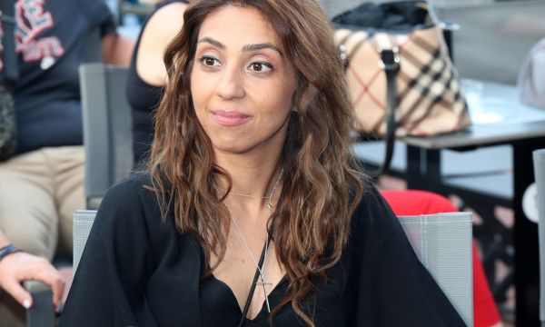 Η μοναχοκόρη του Βασίλη Καρρά, Ειρήνη Κεσογλίδου έκανε μια σπάνια εμφάνιση όλο νόημα