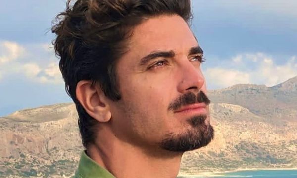 Δημήτρης Γκοτσόπουλος όπως Σταύρος Ζαλμάς: Το πλάνο από τον Άγιο Έρωτα προκαλεί ενθουσιασμό στο Χ