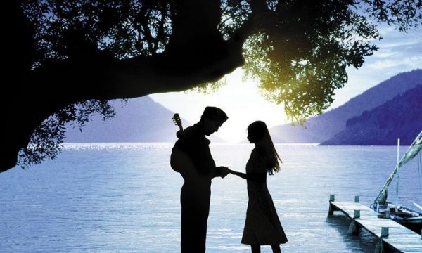 23 χρόνια μετά το Μαντολίνο του Λοχαγού Κορέλι, η Βίκυ Μαραγκάκη διαθέτει λάμψη από Hollywood