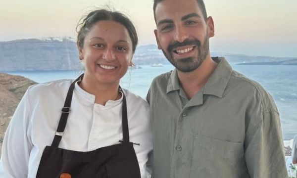 Σταυρής Γεωργίου-  Μαργαρίτα Νικολαΐδη μαζί στην Σαντορίνη κι ένα MasterChef All Star θα ήταν επικό