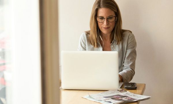 3 συμβουλές για να τα βγάλεις πέρα με το άγχος της δουλειάς λίγο πριν τα Χριστούγεννα