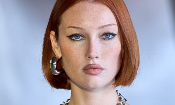 Επιστροφή του graphic eyeliner! Η τάση από τα 00s που κυριαρχεί στο μακιγιάζ ματιών