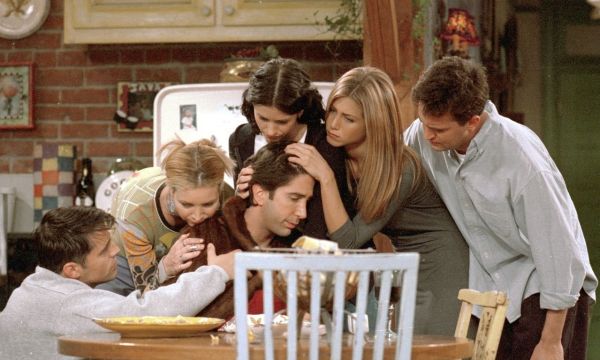 Η Lisa Kudrow αποκαλύπτει: «Κανείς δεν νοιαζόταν για μένα» – Το έκτο Φιλαράκι μιλά ανοιχτά