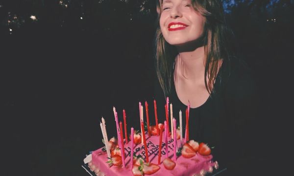 Βαλίσια: Η κόρη του Απόστολου Γκλέτσου είναι 23 ετών και ακολουθεί τα βήματα του μπαμπά της