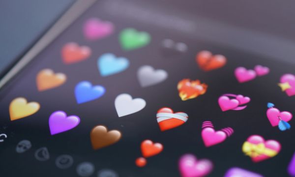 Emoji καρδιά: Τι σημαίνει στην πραγματικότητα το κάθε χρώμα;