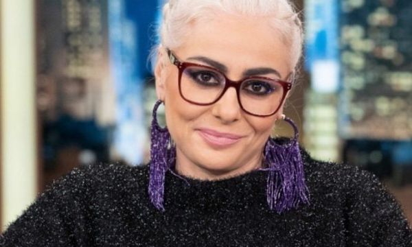 Η Άρια Καλύβα έγινε ξανά παράδειγμα πρωϊνής τοξικότητας  - Από τα «αμπαζούρ» στους «τετρακέφαλους»