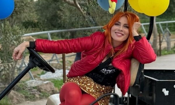Η Σμαράγδα Καρύδη «πρόδωσε» την εγκυμοσύνη της και ανακοίνωσε το τέλος του IQ 160
