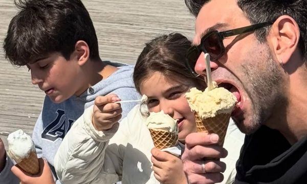Ο Τάσος Ιορδανίδης δεν μας δείχνει συχνά τα παιδιά του, αλλά όταν το κάνει γίνεται viral