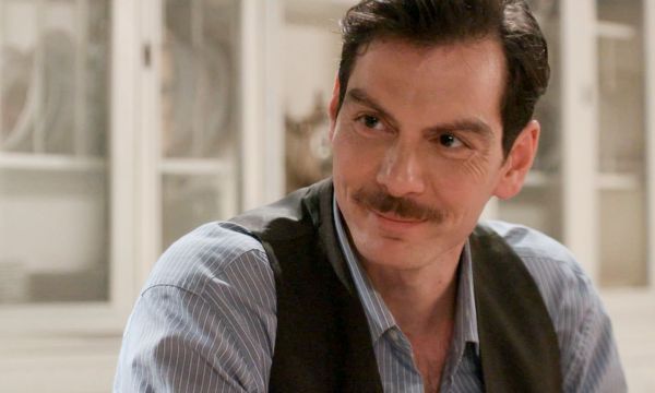 Ενώ όλοι αναζητούν τον Κουκουράκη στο Grand Hotel εκείνος εμφανίστηκε στο «Θάλασσες μάς χώρισαν»