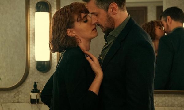 20 «καυτές» σειρές του Netflix για εσένα που βρήκες νέο αμόρε και θες να κάνεις binge watching