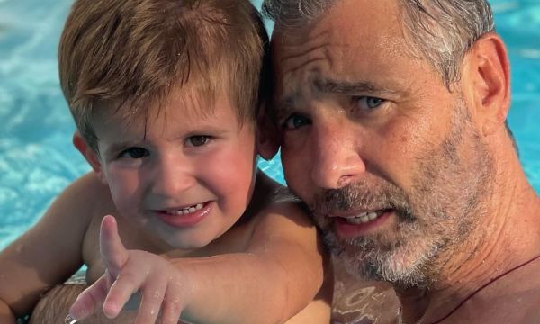 Ο Θοδωρής Αθερίδης δεν θα άλλαζε τίποτα στο πώς έζησε τη ζωή του, ούτε τον γάμο του