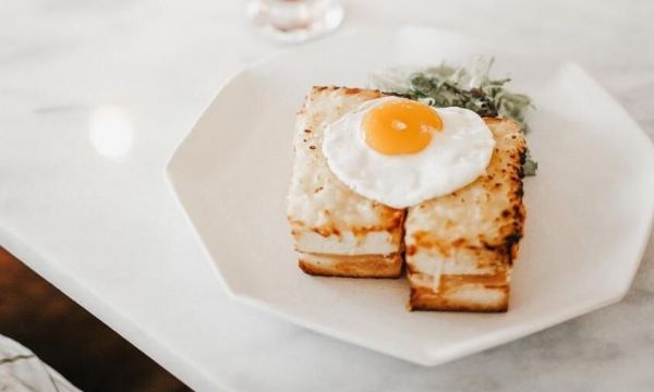 Ξέχνα το γάλα και το τοστ: Οι 4 πιο υγιεινές τροφές για το πρωινό είναι αυτές