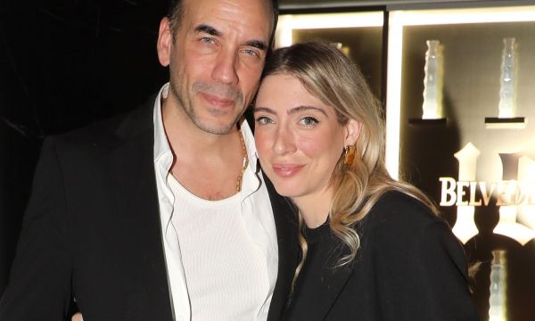 Μουζουράκης - Κόζαρη: Τα 2 ονόματα του γιου τους, η διάσημη νονά και η πρόταση γάμου σε escape room