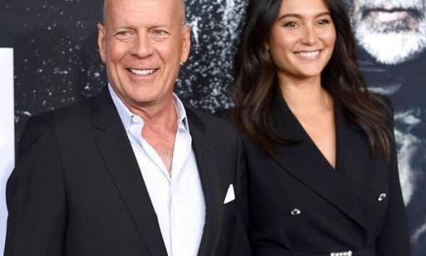H σπάνια εμφάνιση του Βruce Willis μετά τη μεταφορά σε άλλο σπίτι & η φιλανθρωπική συναυλία