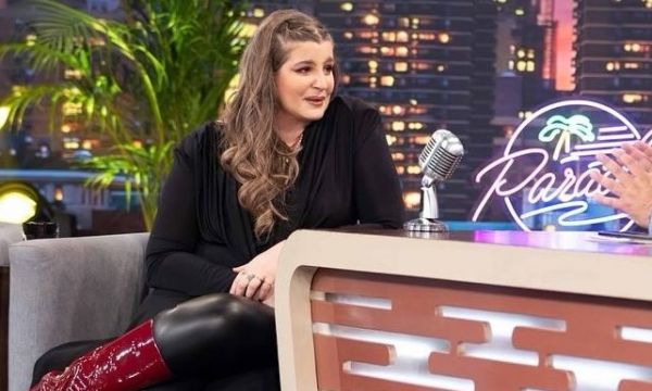 Η Μαρία Κίτσου έγινε ξανά η Λενιώ στις  Άγριες Μέλισσες: Το χιουμοριστικό τρέιλερ και η αναπαράσταση