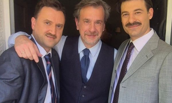 Η διπλή απιστία στο Σπίτι δίπλα στο Ποτάμι & η κατάρρευση του Αλέξανδρου Σταύρου πριν γίνει πατέρας