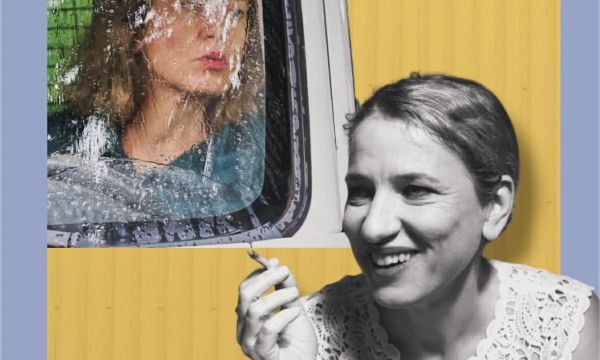 Το «Πες της» στο Θέατρο 104 και η Νικολίτσα Ντρίζη που δίνει υπόσταση σε όσα η πόλη αρνείται να δει