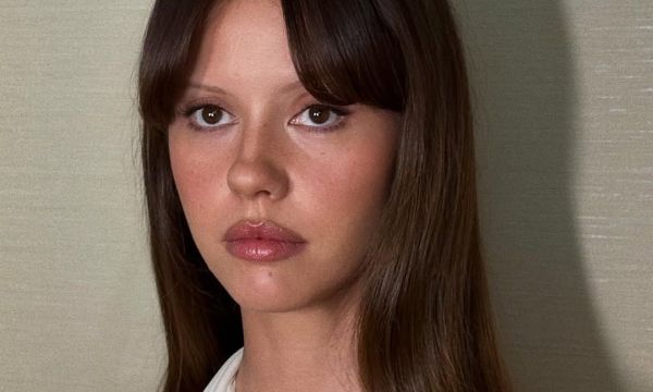 Δες πώς να πετύχεις «face lift» με ένα άσπρο μολύβι σύμφωνα με τις beauty lovers στο TikTok