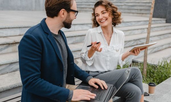 Το need talk και τα δύο επίπεδα της ομιλίας: Οι λέξεις σου αποκαλύπτουν περισσότερα απ’ όσα νομίζεις