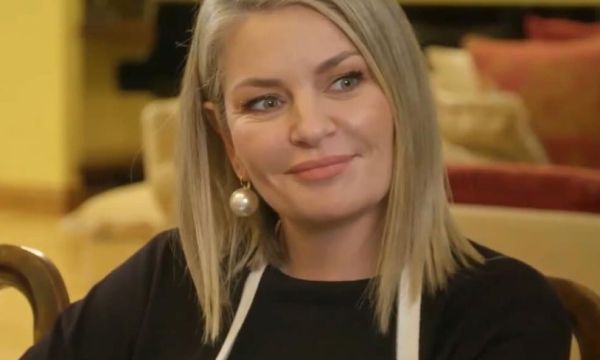 Να μ' αγαπάς: Το μυστικό για την υιοθεσία είναι το πρώτο πλήγμα κατά της Ελισάβετ Μουτάφη