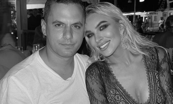 Ο άγνωστος Παναγιώτης Κουτσουμπής και τα βίντεο που έγιναν viral στο ΤikToK με τον Ηλία Βρεττό