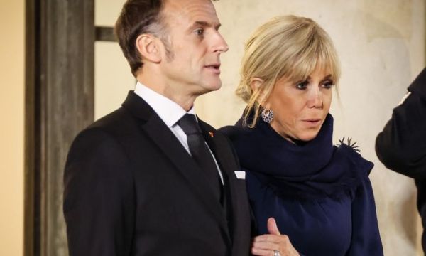 «Oh là là»: Η Brigitte Macron έκανε το μέγα λάθος ως γυναίκα,  μετά τις ύβρεις σε ακτιβίστριες