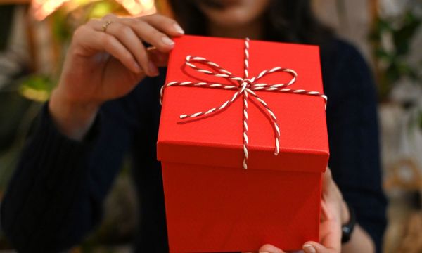 Oδηγός Αγοράς: Τι να πάρεις στον Secret Santa σου μόνο με 20 Ευρώ