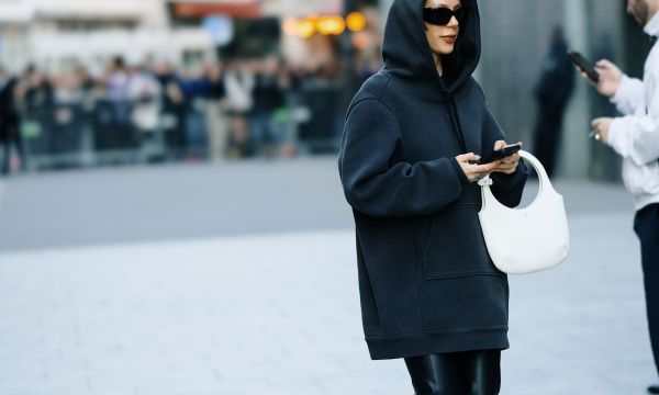 Knitted hoodies: Τα πιο chic φούτερ για τον χειμώνα που μπορείς να φορέσεις και βράδυ