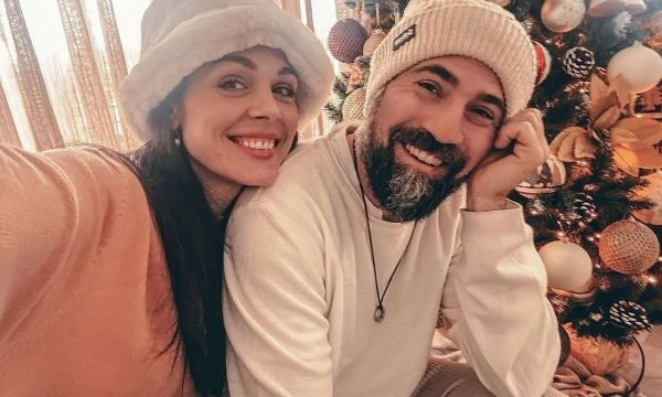 Η Ιωάννα Τριανταφυλλίδου απαθανάτισε τον Κίμωνα Κουρή με τον γιο τους: «Ο πιο γλυκός πιανίστας»