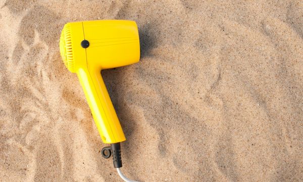 10 απροσδόκητοι τρόποι να χρησιμοποιήσεις το πιστολάκι μαλλιών σε όλο το σπίτι