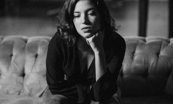 Οι άνθρωποι που κρατούν πάντα τους άλλους όρθιους έχουν συνήθως μια κοινή ιστορία