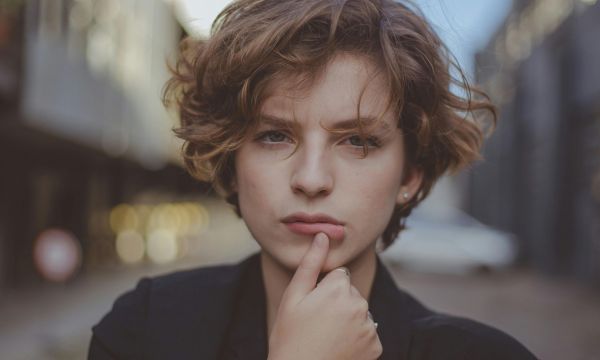 Τι είναι η αποσύνδεση (dissociation); Ο μηχανισμός άμυνας που συχνά περνά απαρατήρητος