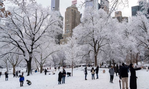 Τα πλάνα της χιονισμένης Νέας Υόρκης στο TikTok ήταν η comfort εικόνα που είχαμε ανάγκη στο feed μας