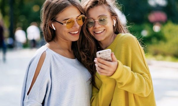 4 μήνες γέννησης που εκπέμπουν αγνή, ήρεμη καλοσύνη, σύμφωνα με ειδικούς στο θέμα