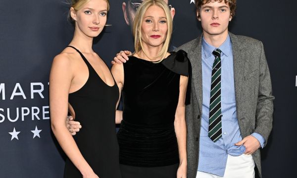 Viral εμφανίσεις στο κόκκινο χαλί: H πρεμιέρα του «Marty Supreme» έφερε 2 fashion déjà vu στη NY