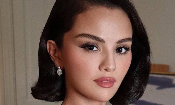 Wavy look: Το πιο hot χτένισμα των stars για τις γιορτές και πώς να το πετύχεις